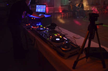 Behringer Djx 700 + 2x Pioneer CDJ 800 Mk2 + 2x Numark NDX 200